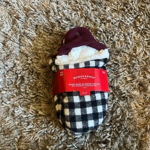 NWT wondershop at target high rise slipper socks